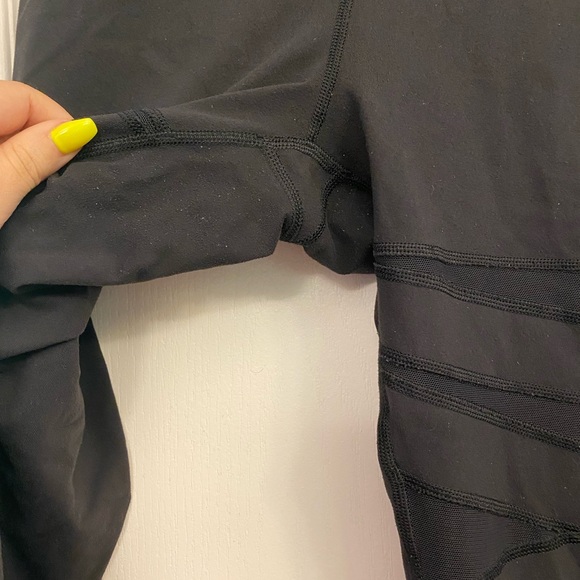 Lululemon Tech Mesh 28” - Picture 4 of 6